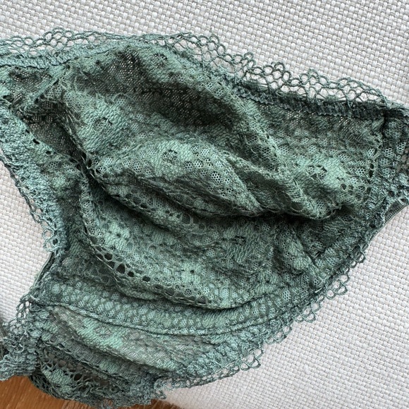 Victoria’s Secret Lace Bralettes (4) Size M - Picture 5 of 9